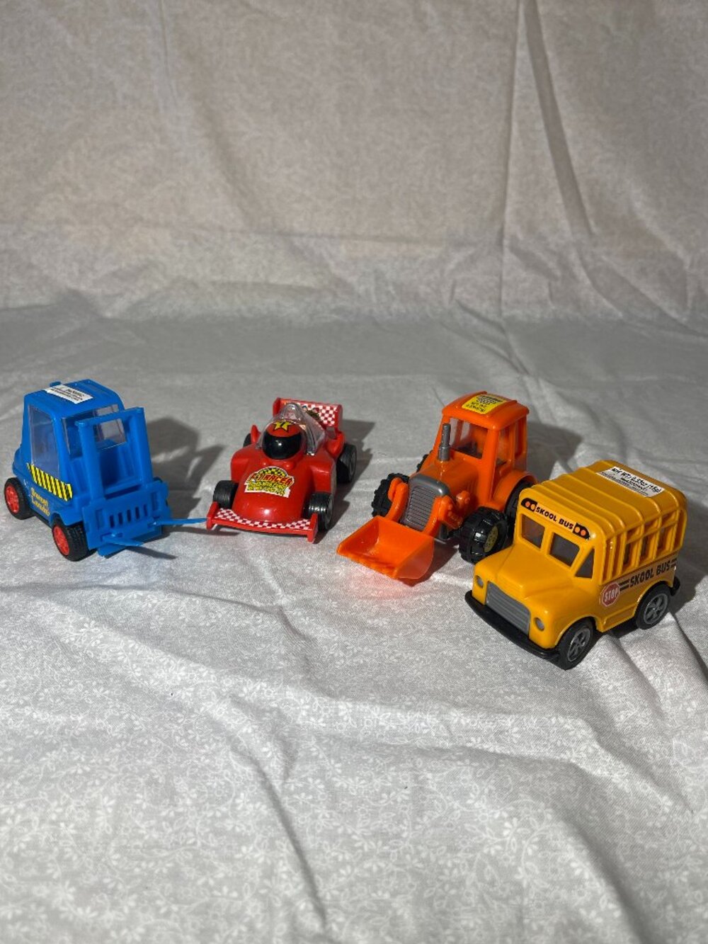 Kidsmania Skool bus, forklift and pull back race car and loader (169)